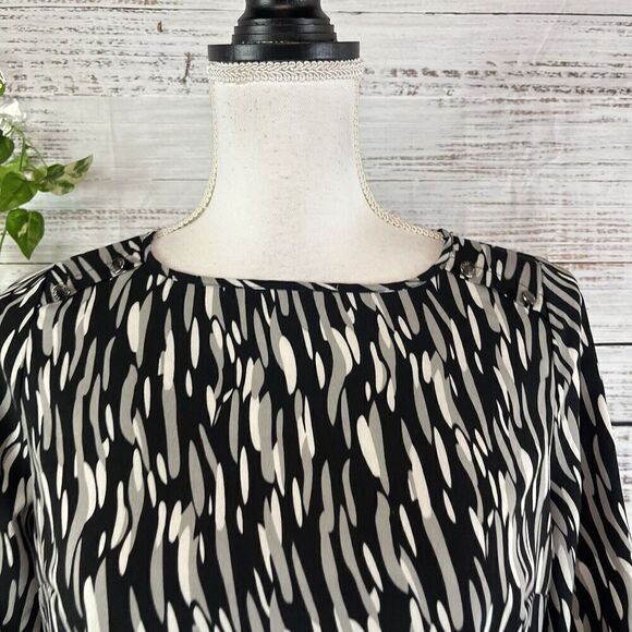 BCBG Max Azria Blosue Top size Extra Small Black Gray Career Church Modest Slim - Picture 3 of 11